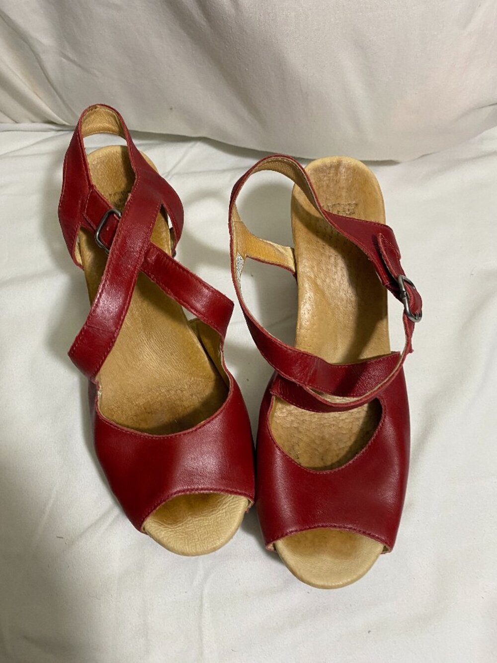 UGG Australia Red Leather Wooden Clog Sandals Ankle Strap Heels Women's 9